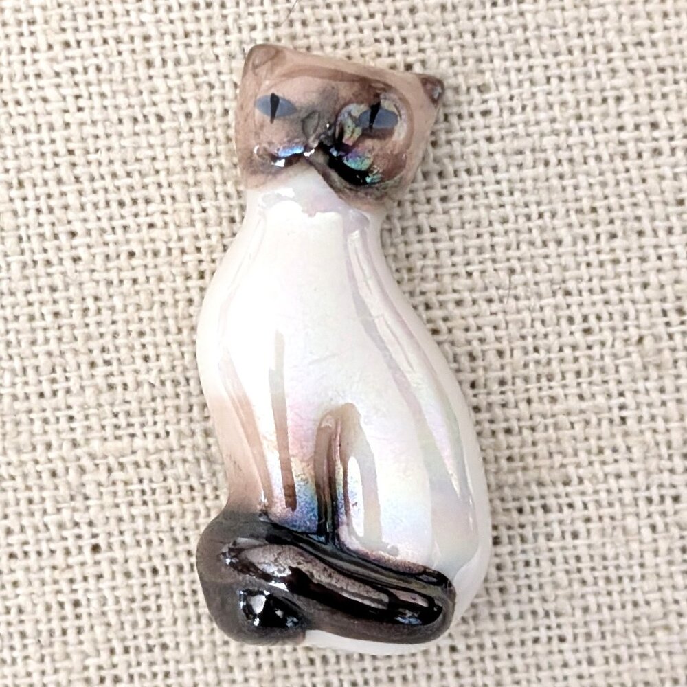 Vintage Avon porcelain cat pin